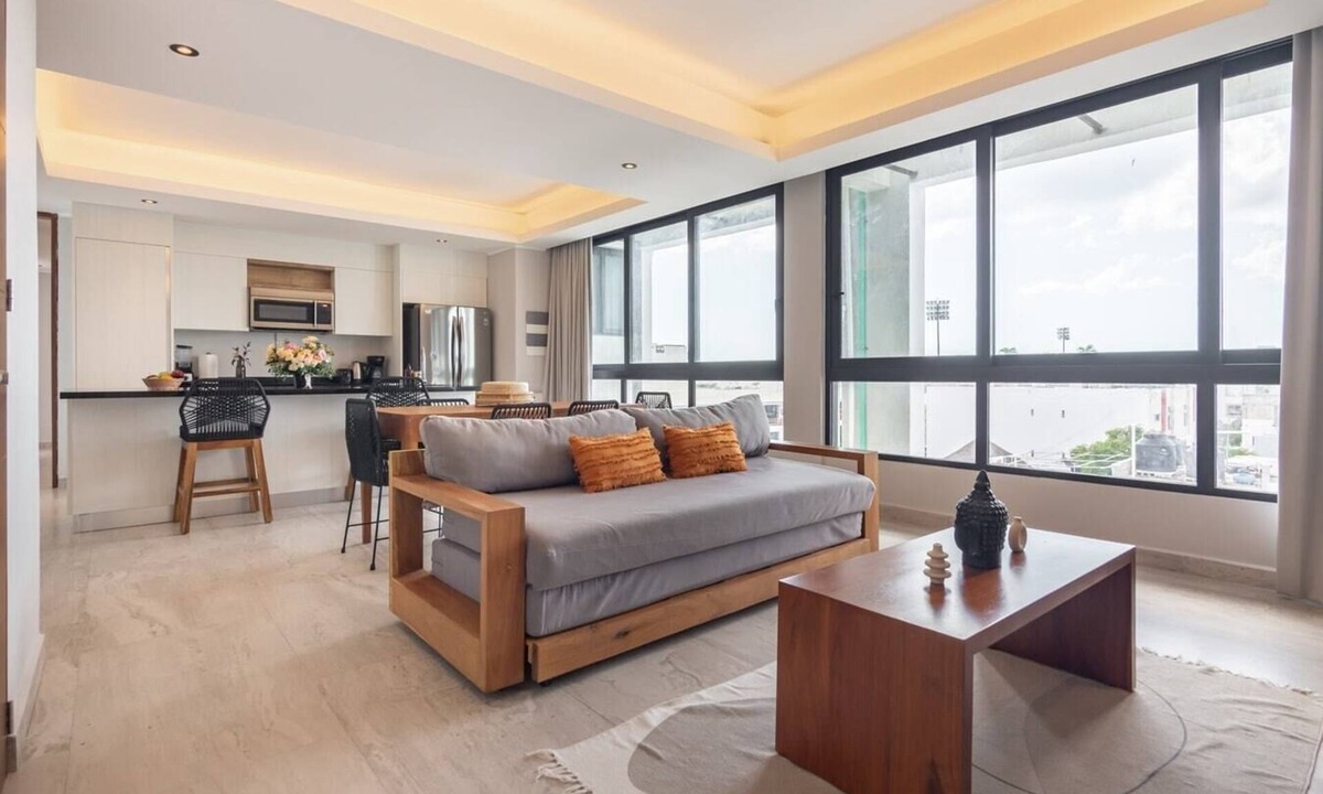 Tohoku Apartment | Luxury 2BD Penthouse 3 Blk from 5th Ave With Pool