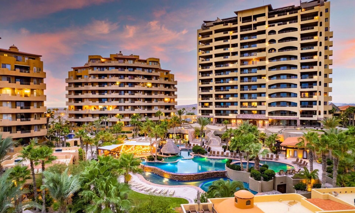 Sandy Beach Condo | Luxury 2BR Beach Views Tennis Swim-Up Bar A205