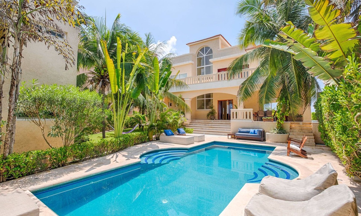 Tulsayab Villa | Luxury Beachfront Villa-Prv Chef, Staff, Pool, Putting Green- Discounts!