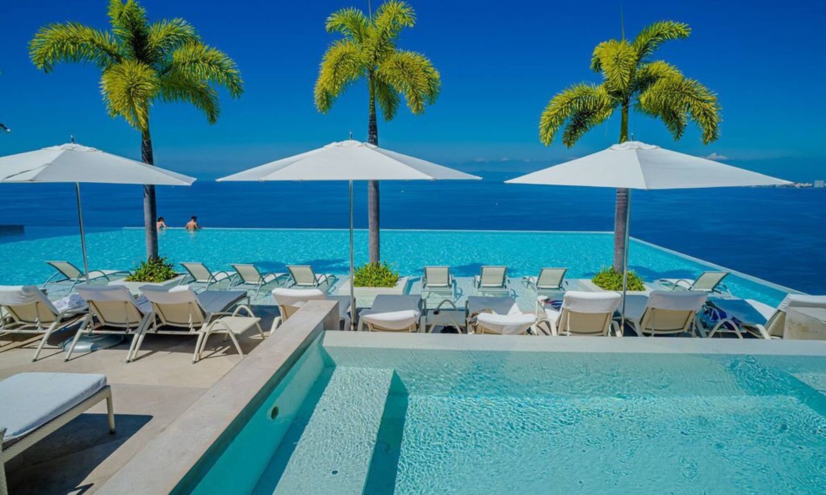 Amapas Condo | Luxury Oceanfront Escape at Indah + Infinity Pools + Views