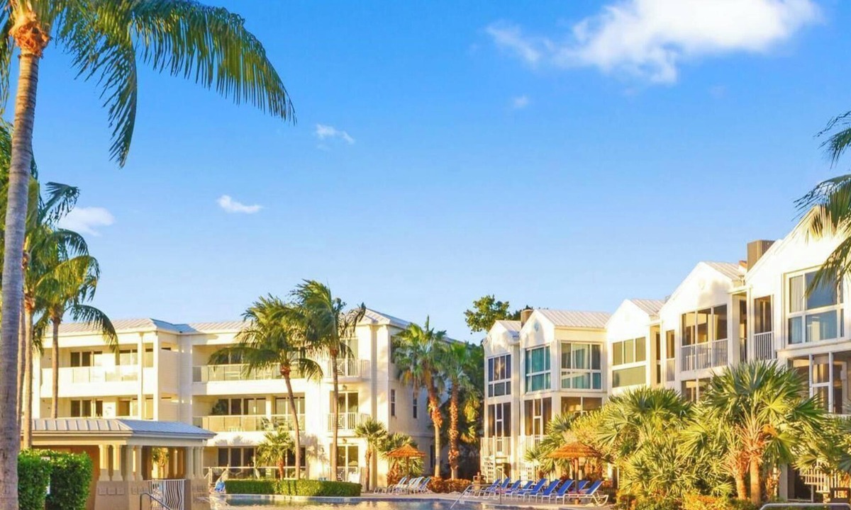 Rock Harbor House | Mariner's Club 806 Spacious 4/3 8 Beds Pools & Resort Amenities