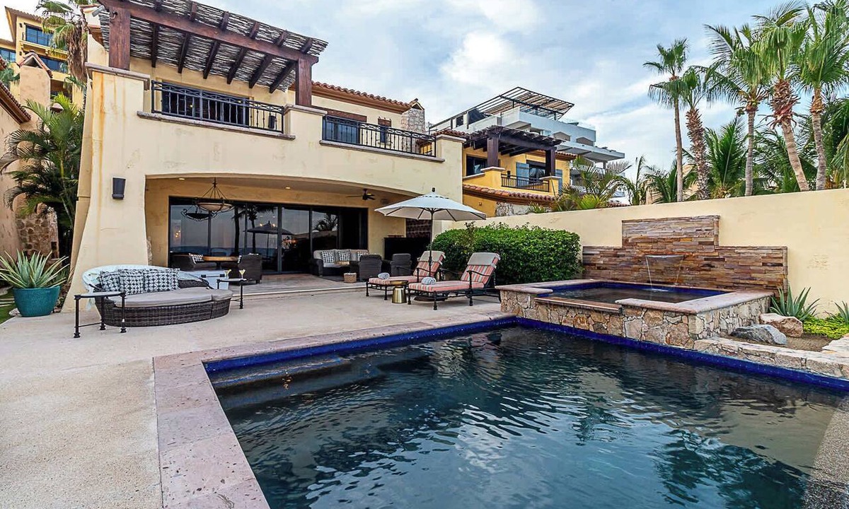 El Medano Ejidal House | Medano Beachfront Villa w/Infinity Pool & Jacuzzi