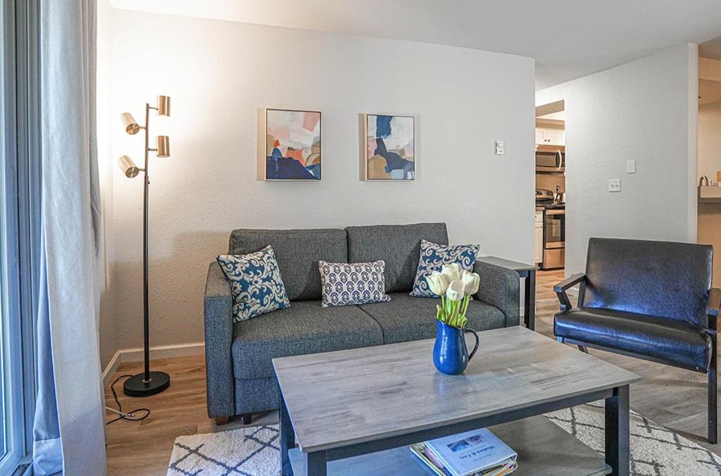 Bridle Trails House | Modern Cozy next to Microsoft, Queen Bed, Parking