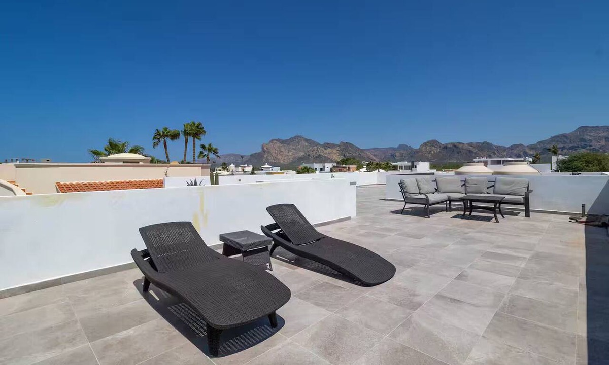 Costa Del Mar House | Modern home close to pickleball, beach, pool