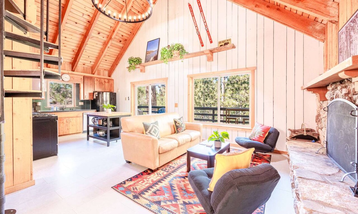 Upper Moonridge Cabin | New! Bearadise ~ Wooded Mountain Retreat