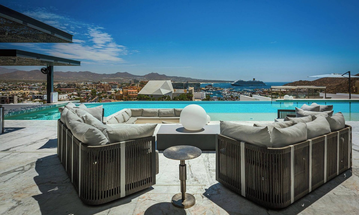 Centro Villa | #NEW# Luxurious 11-bedroom Oceanview Villa w/private pool and gym