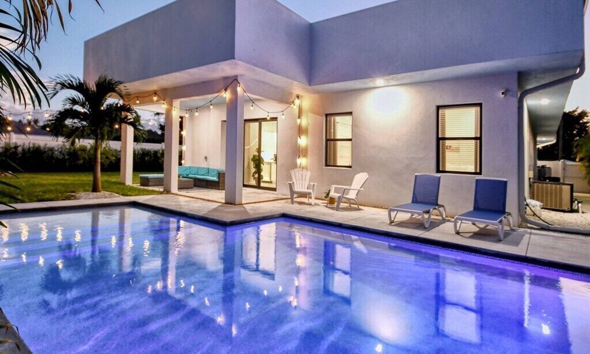 Bee Ridge House | New MODERN Construction!Hidden Gem w/Private Heated Pool, Located in Sarasota!