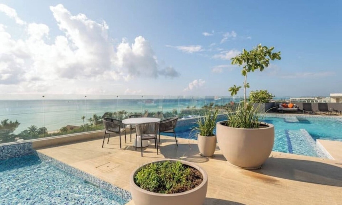 Luis Donaldo Colosio Apartment | Ocean View, Unique Rooftop, 1 min from the Beach.