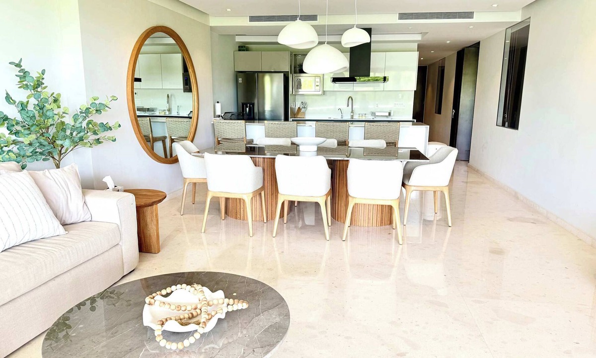 Emiliano Zapata Apartment | Oceanfront Paradise Luxury Apartment with Beach Access & Pool