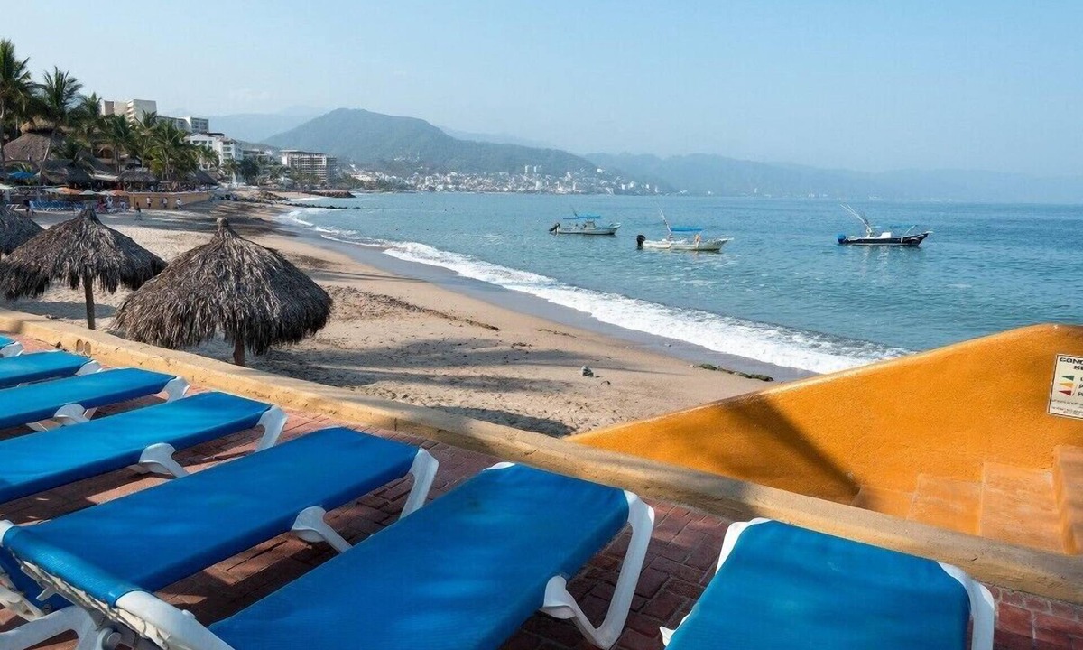 South Hotel Zone Hotel | Old Vallarta Spacious Studio with Onsite Amenities and Beach