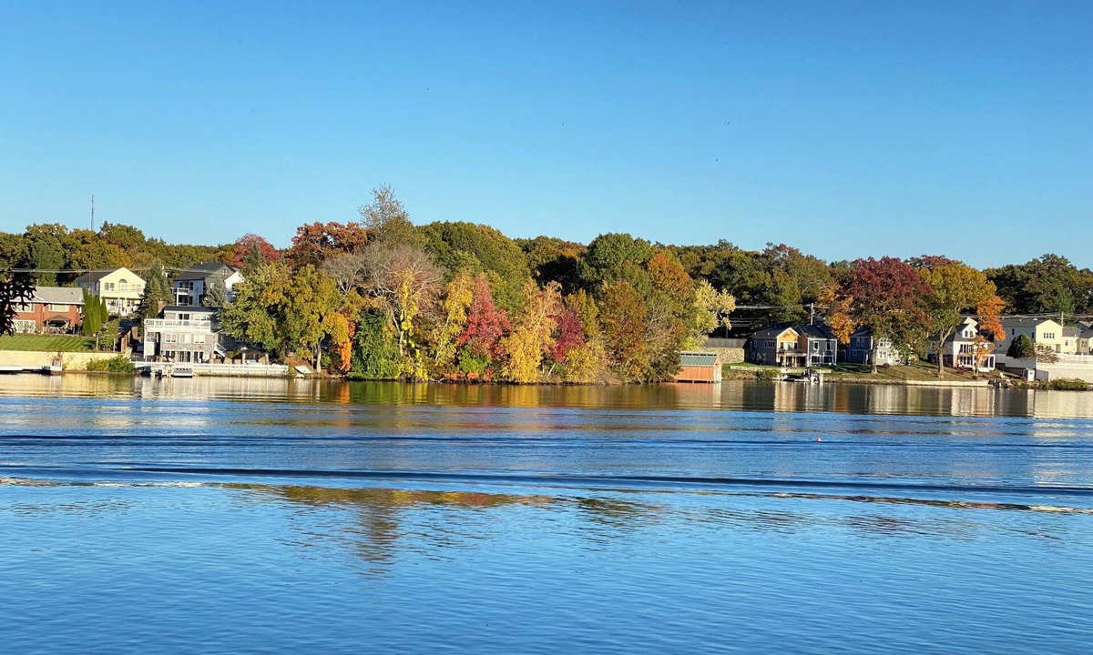 Worcester Apartment | Peaceful Lakeside Retreat. Kayak & Lake View on Lake Quinsigamond,