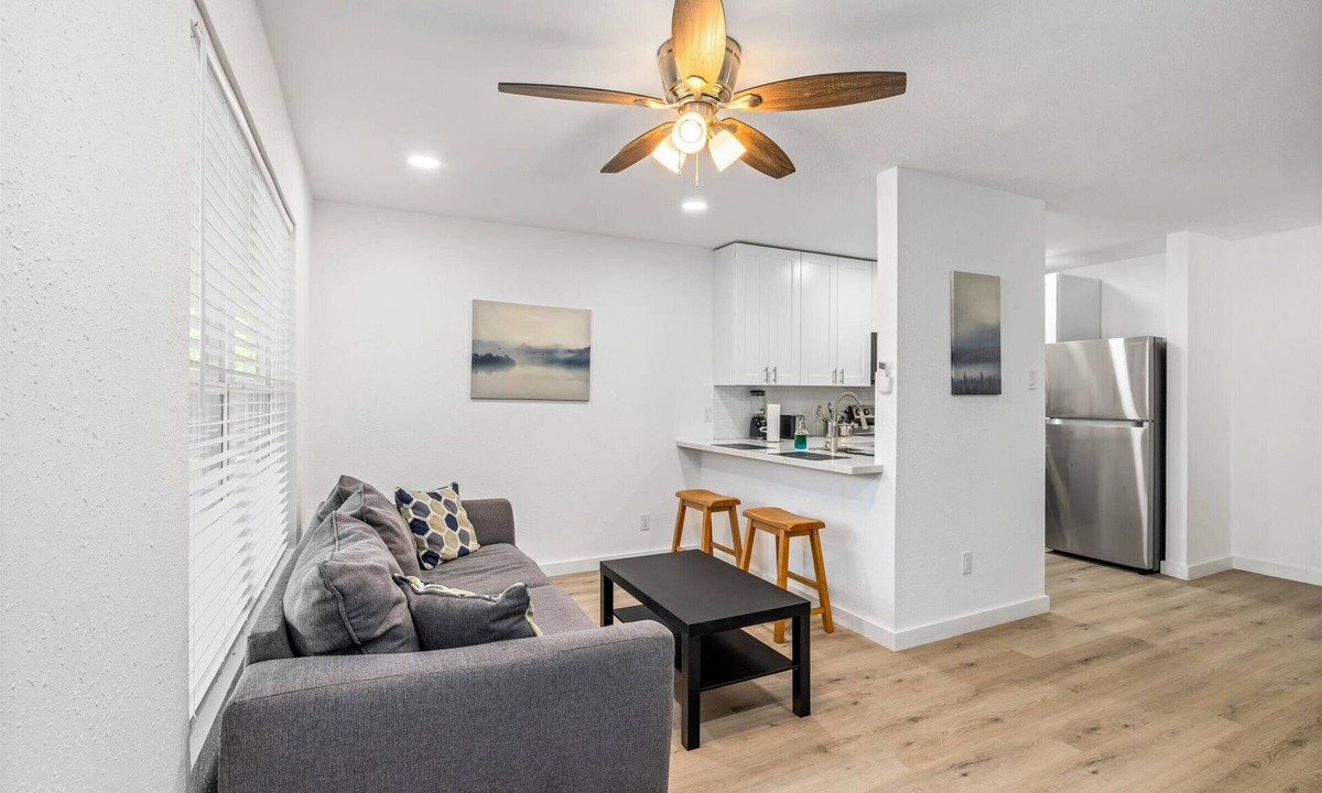 Neartown Apartment | Pet-Friendly Montrose 1BR | Museum District | Free Parking newly renovated