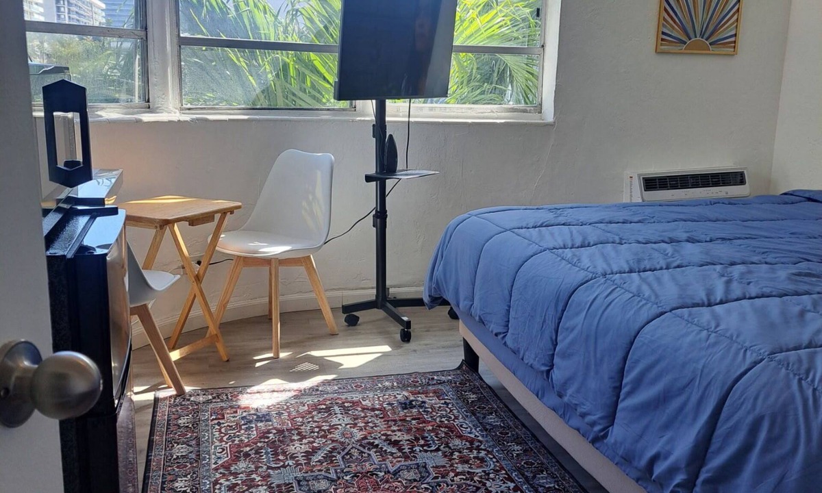 Surfside Apartment | Phenomenal Studio - Steps to Beach - Great Views - Historic - terrific stay