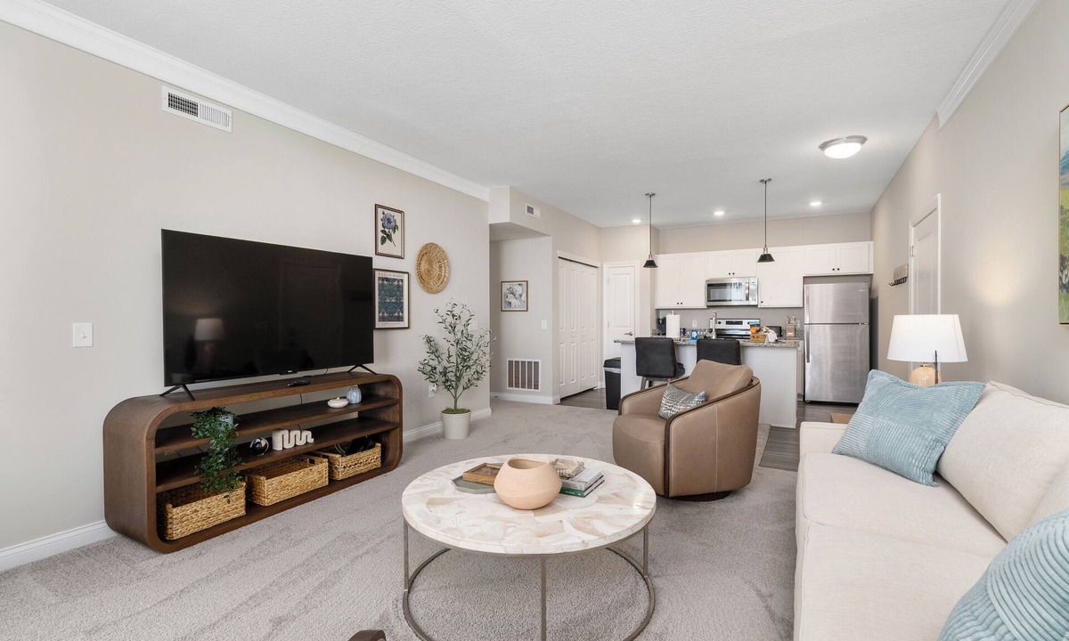 Powell Apartment | Powell 2BR | Private garage | Zero Stairs