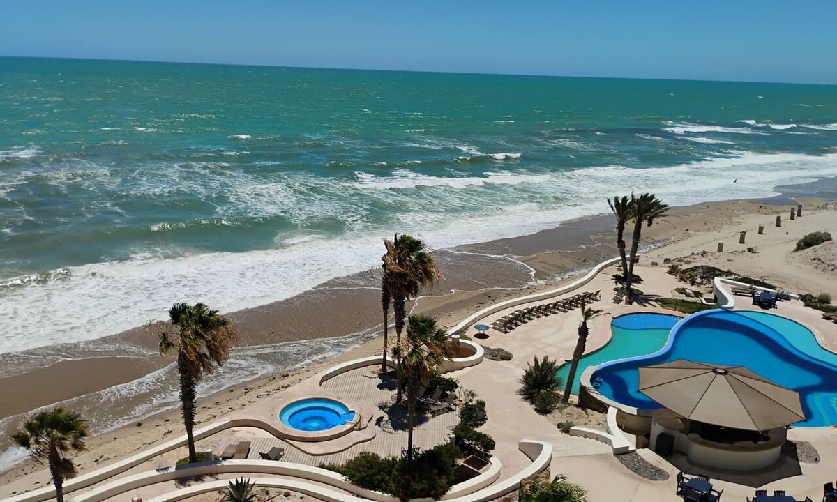 Las Conchas Apartment | Privacy in paradise. Spacious 3-bedroom Condo on the beach.