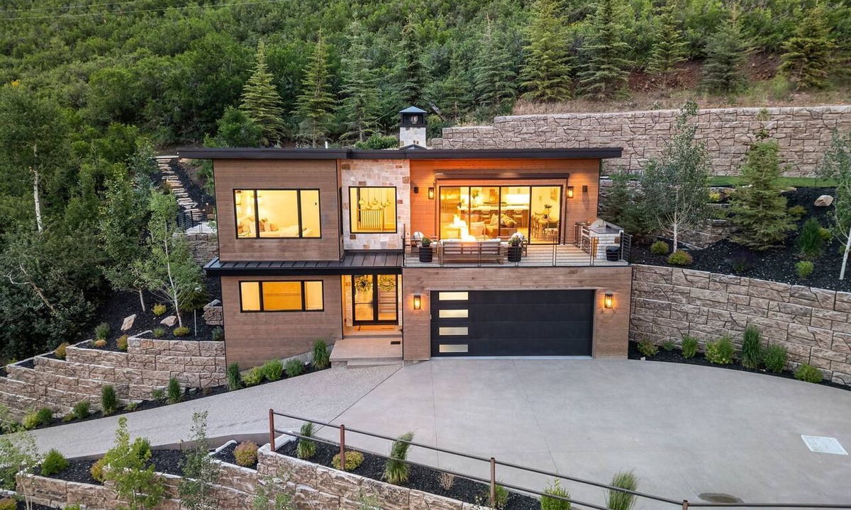 Oakley House | Private Luxury Utah Mountain Retreat with Incredible Views, Hot Tub & Fire Pit