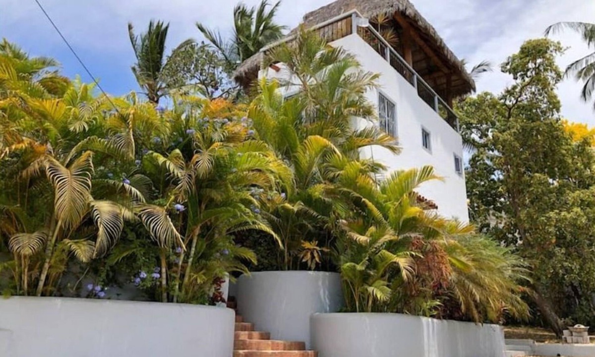 San Francisco Apartment | Private, Tranquil Apartment just blocks from town center w/lush tropical patio