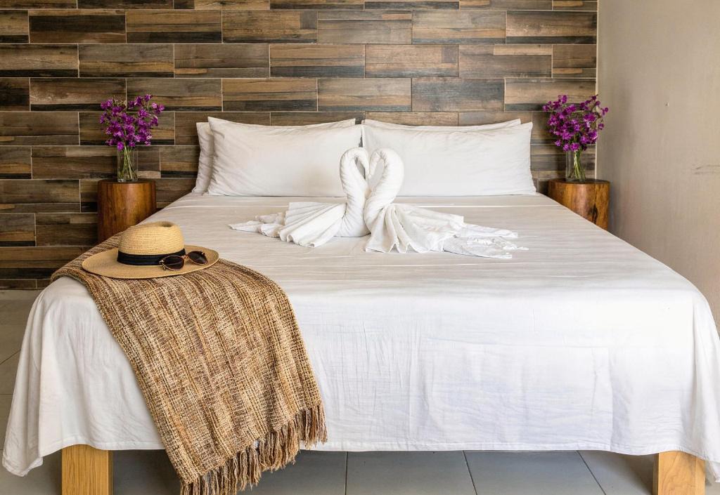 Luis Donaldo Colosio Apartment | Quiet Mornings in Playa, King & 2BR Suites, Sleeps 2-8, Kitchen WiFi AC, Beach, 5th Ave, ADO & Ferry 4 Min