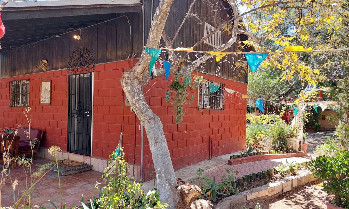 San Antonio de las Minas Cabin | Red Loft House in San Antonio de las Minas BC
