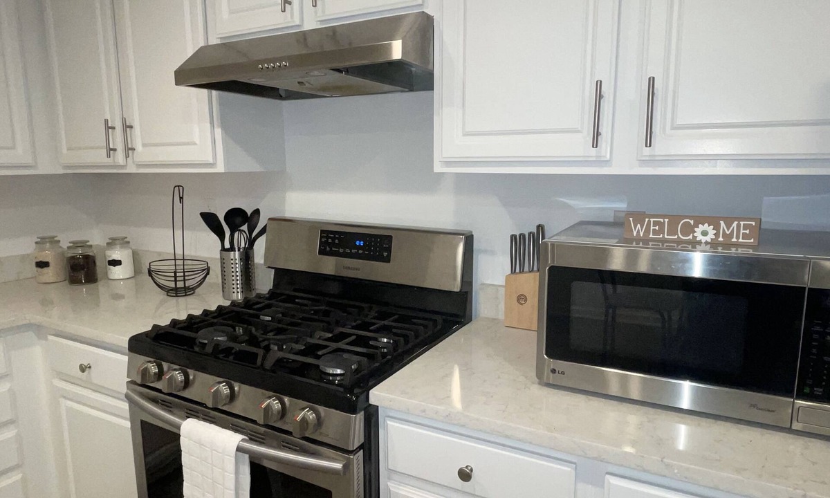 Downtown Baltimore House | Short & long term avail. 3 bed 2 ba- PigTown-Walk to Stadiums-Close to Hospitals