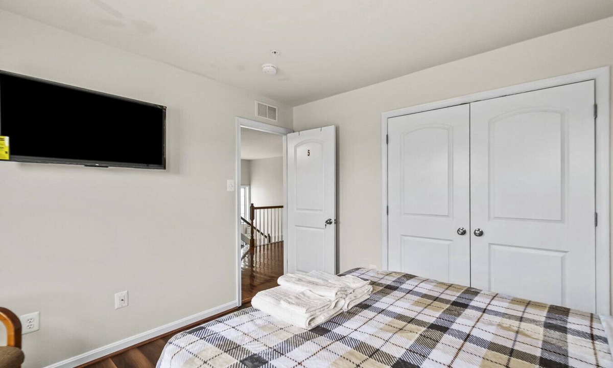 Bowie House | Spacious 6BR Bowie Home Sleeps 16 w/parking