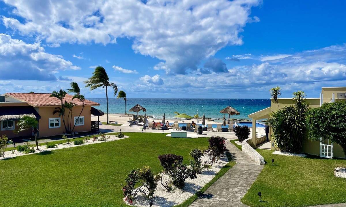Punta Sam House | Spacious Home, Beachfront Community, Off Shore Snorkeling, Pool, Pier