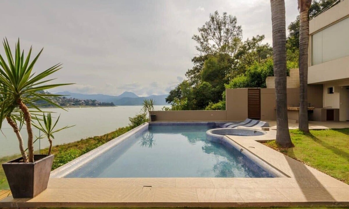 El Santuario House | Spectacular lakefront home with pool