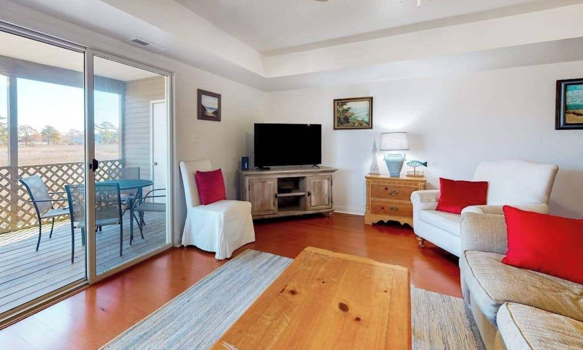 Bethany Beach House | Stewards Watch ownhouse close to the ccean w/shared pool, free WiFi, private W/D
