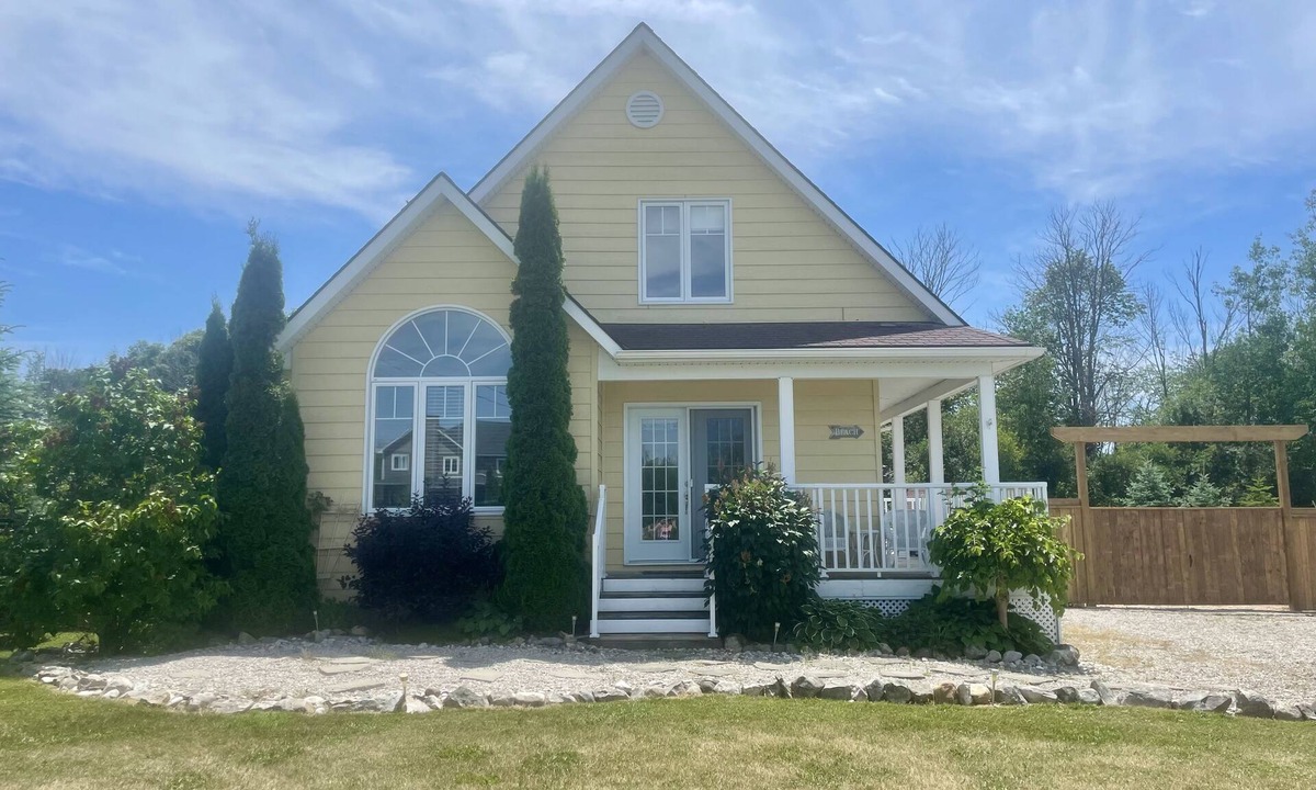Port Albert Cottage | Stunning Cape Cod Style Cottage, Huron County