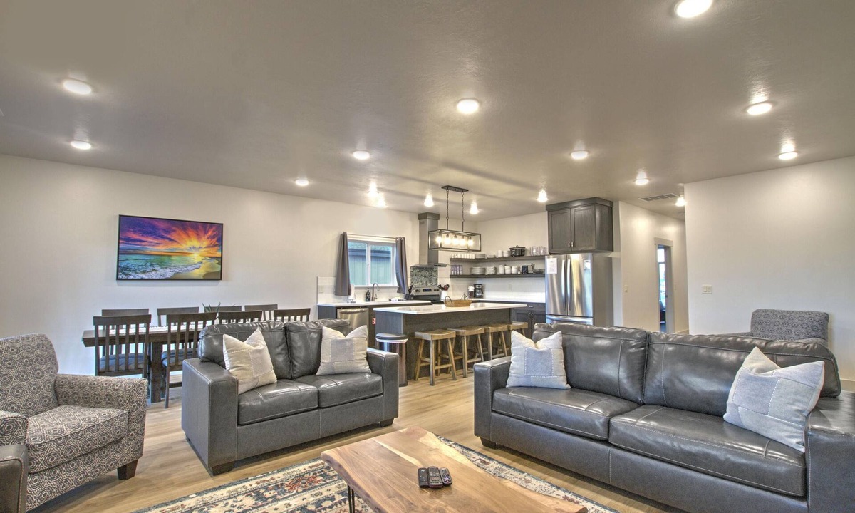 Garden City House | Stunning Townhome 23 at Waterdance-Indoor/Outdoor Pool & Rec Center, Sleeps 16!