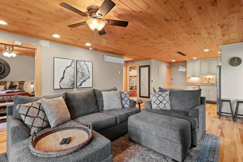 Sugar Mountain Apartment | Sugar Mtn 2BR Condo Ground Level Sleeps 7