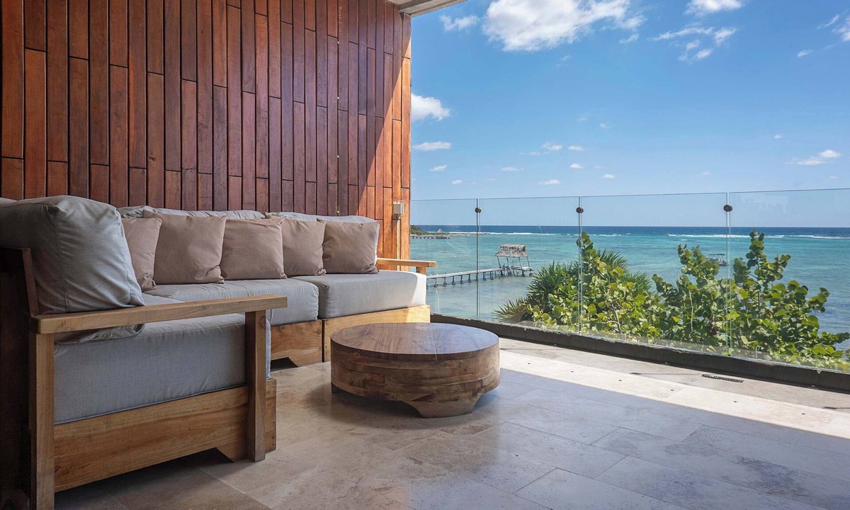 Tulsayab Apartment | Tankah Bay Beachfront 3BR w/Rooftop Sea Views