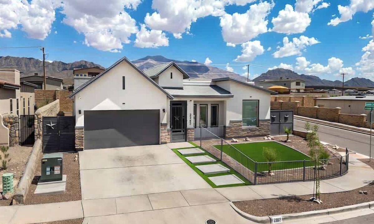 Chamberino House | Texas Modern 4BR 3BA Home Gazebo Spacious Yard