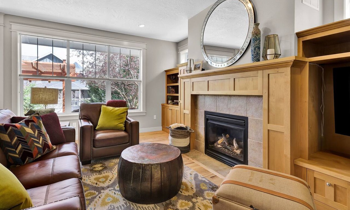 Garden City House | The Hearth Luxury Home Gym Access, Seasonal Pool