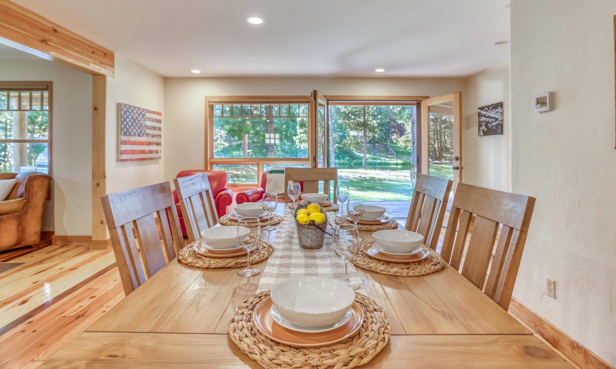 Oregon Water Wonderland Cabin | The Settle Inn Riverfront Retreat