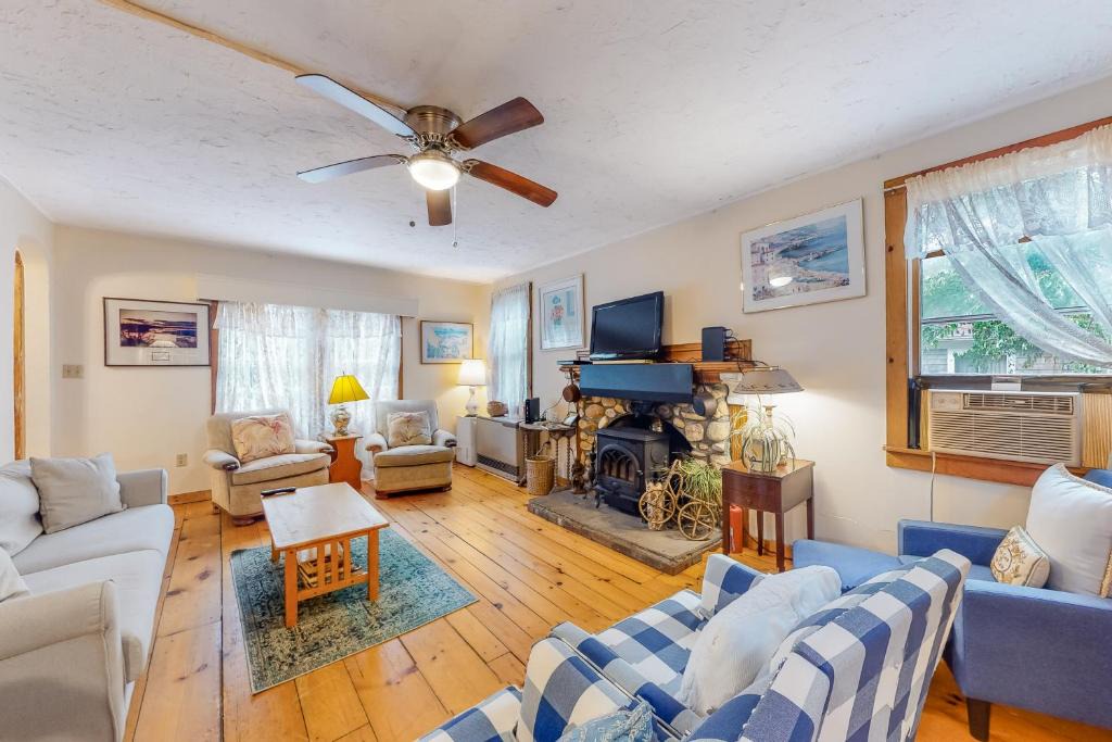 East Chop House | Treeside Lodge