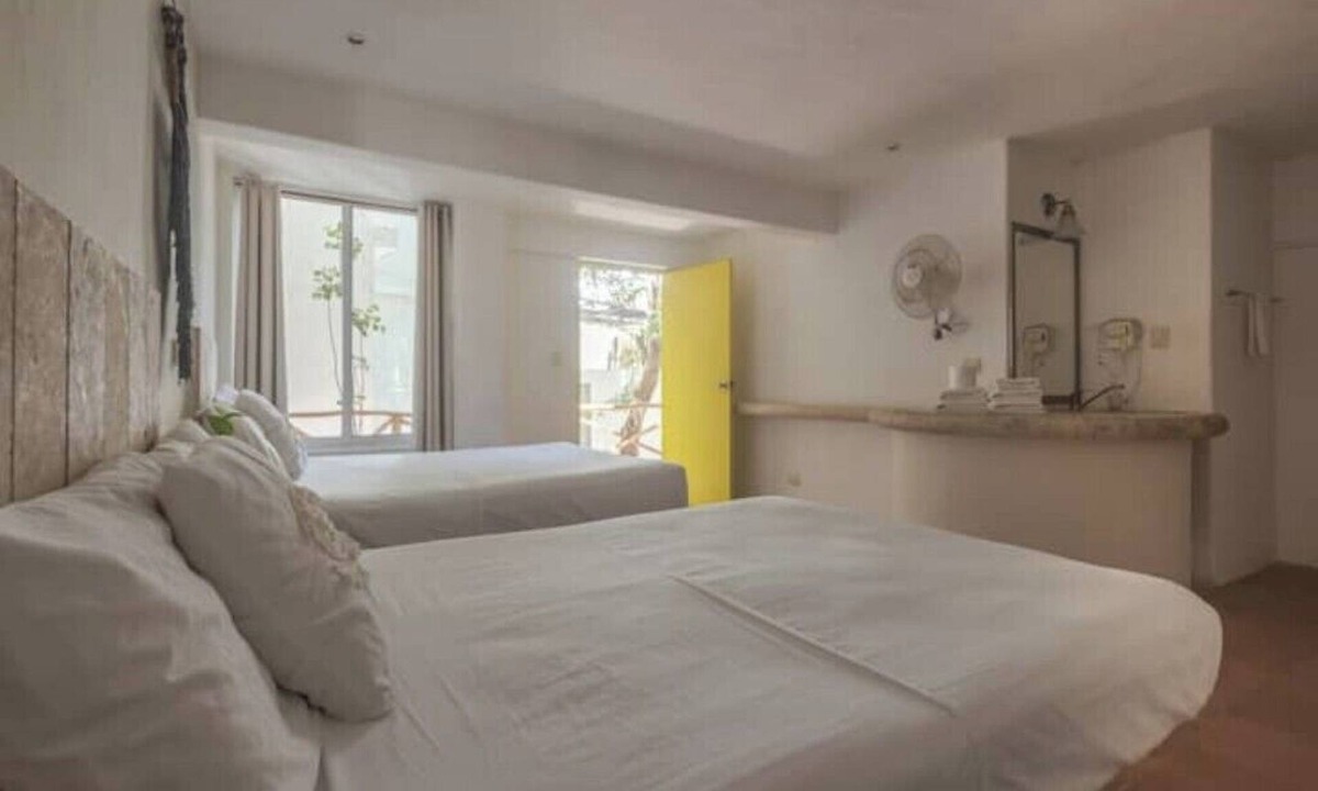 Tohoku Apartment | Twin Room on 5th, one block to the beach