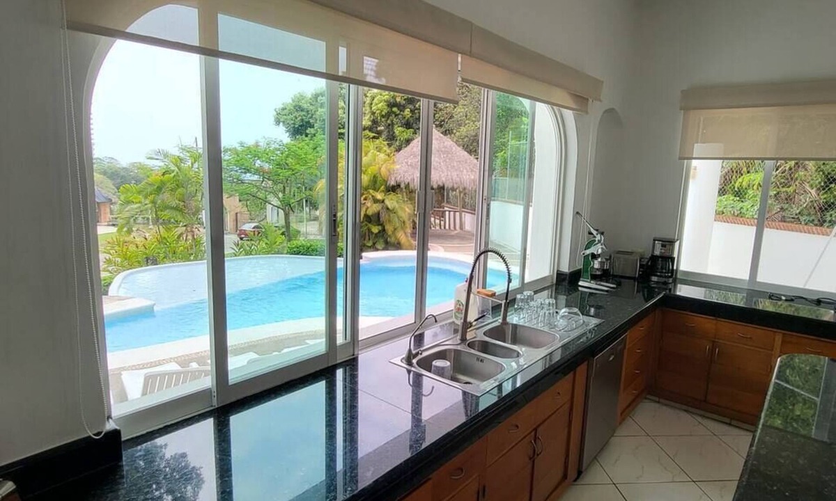 South Shore Hotel Area Villa | Villa Martha Garza Blanca with Chef & Full Staff