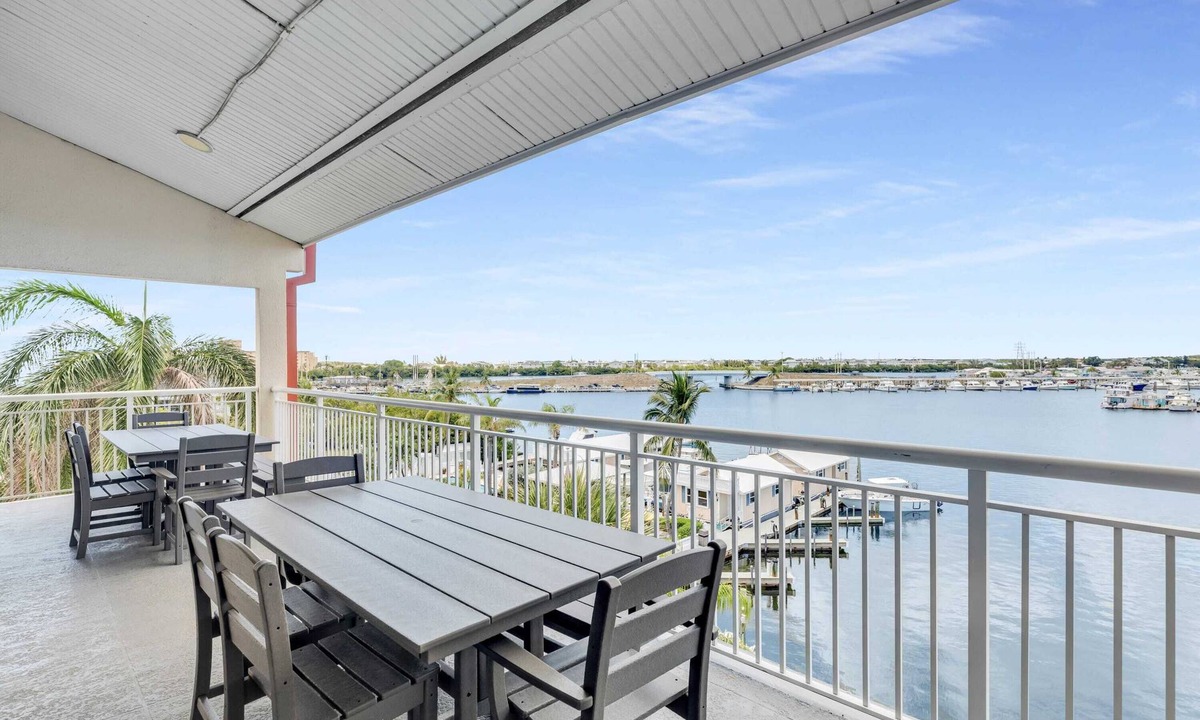 Meadows Condo | Waterfront Dock Pool Near Duval St Penthouse