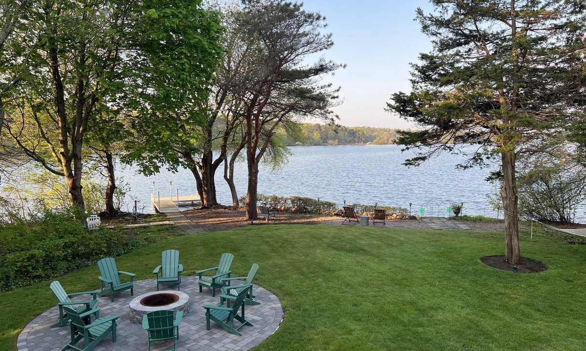 Centerville House | Waterfront retreat on Wequaquet Lake. Kayaks included and close to Town/Beaches
