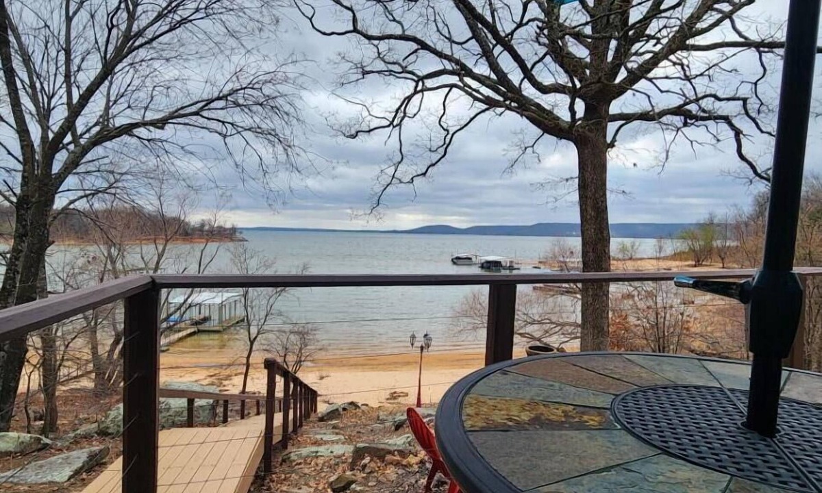 Eufaula House | Waterfront Stay at Sandpiper Cove