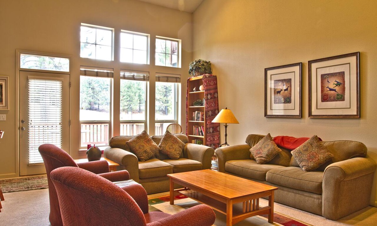 Bend Condo | Widgi 22 - Golf Course View, Close to Mt Bachelor, Bike Trails, Cascade Lake, A/C, Gorgeous Deck