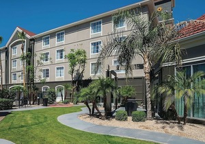 4 Pet-Friendly Units! Free Breakfast, Onsite Pool, Free Parking in Phoenix