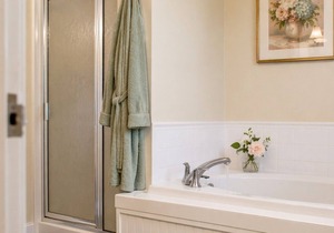 Granville Queen Inn Downtown Edenton King Bed 2nd Floor in Edenton