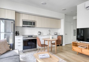 Rad Berkeley Studio w/ W/D & Coworking, walkable to BART, by Blueground in Berkeley