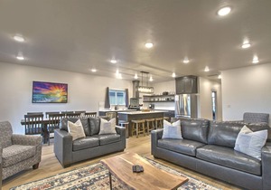 Stunning Townhome 23 at Waterdance-Indoor/Outdoor Pool & Rec Center, Sleeps 16! in Garden City
