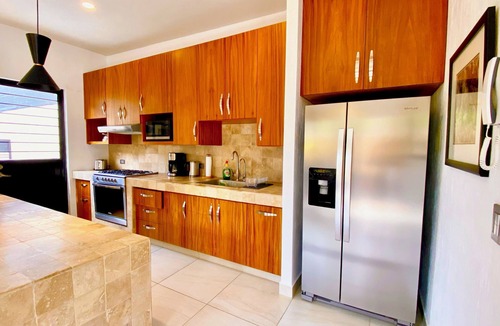San Antonio Tlayacapan House | 1 Bed Guesthouse - Bikes - Patio - Gym - Pickleball Court - Golf Cart - Scooters