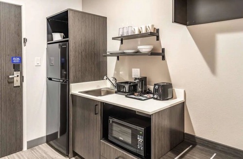 Mesquite Hotel | 2 Accommodations | 4.9 Mi from Trinity Forest Adventure Park | Pets Allowed