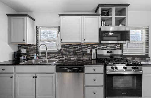 Grants Pass House | 2-bedroom house in lovely Grants Pass close to downtown