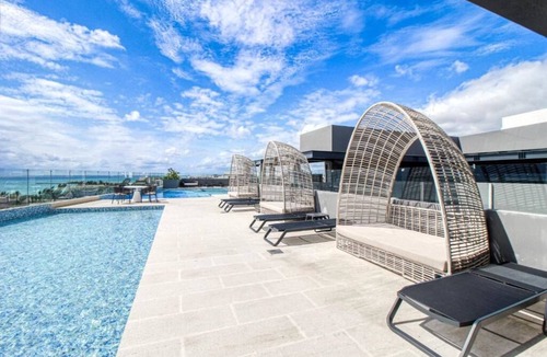 Tohoku Apartment | 2 Bedrooms Breathtaking Sea View! - 1 Minute Walk From the Beach and the 5th Av